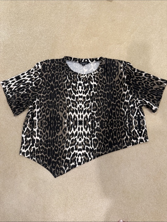 DAVI & DANI Tops - Leopard Print Short Sleeve Top